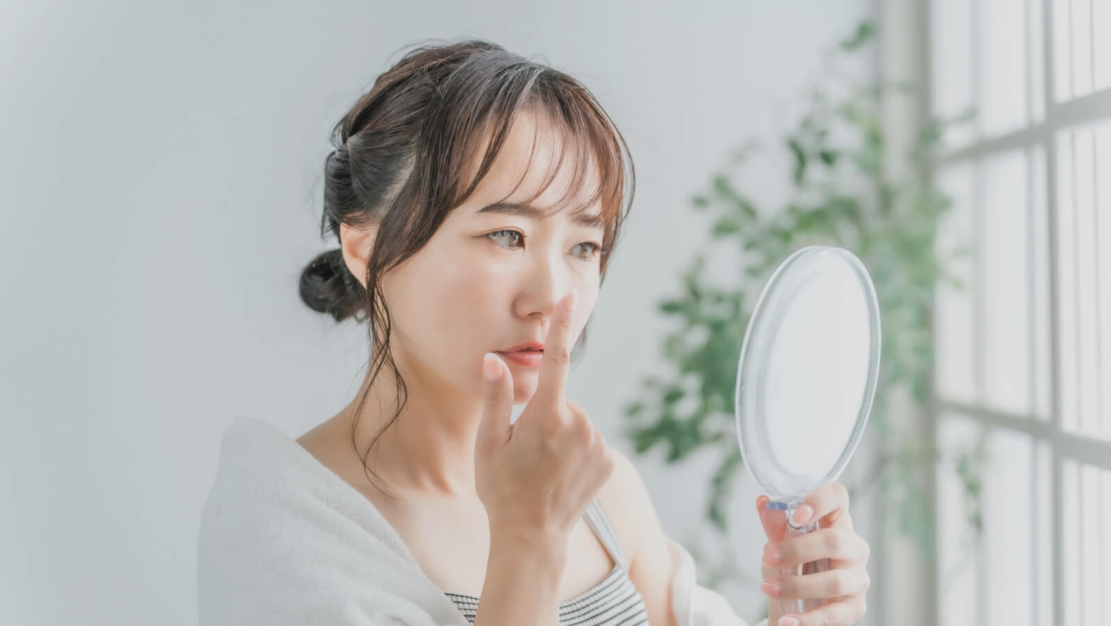 毛穴が目立つ原因は?